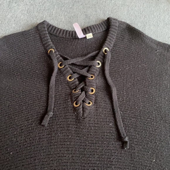 Black Poncho sweater - Picture 4 of 4